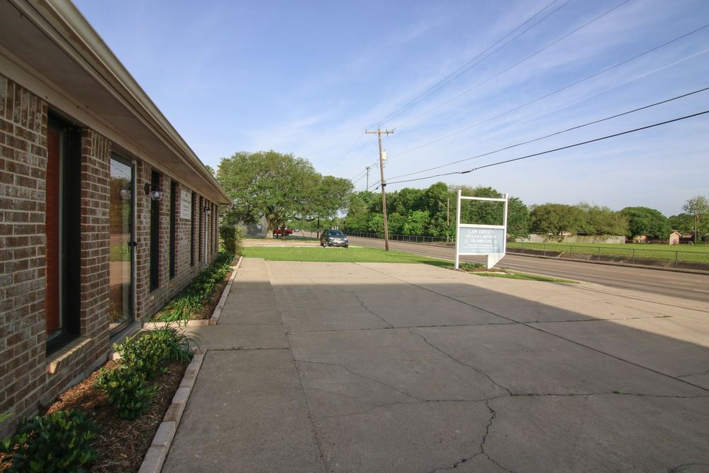 1017 W South St, Alvin, TX 77511